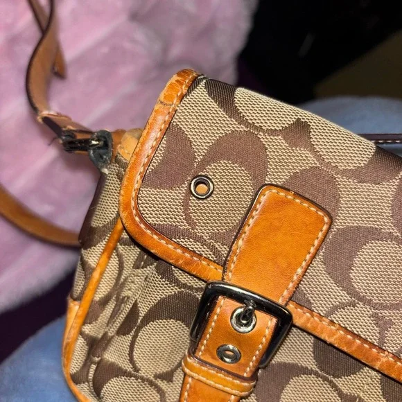 Vtg COACH Signature Buckle Shoulder Bag Canvas Leather Brown Signature Charm - Picture 3 of 8